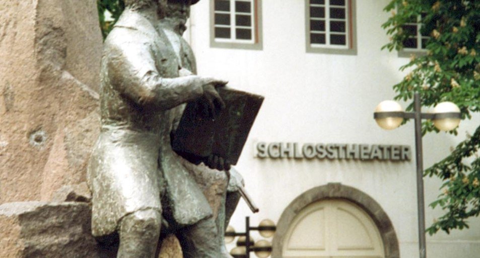 Brunnen mit Blick auf Schlosstheater | © Pressebüro der Stadt Neuwied