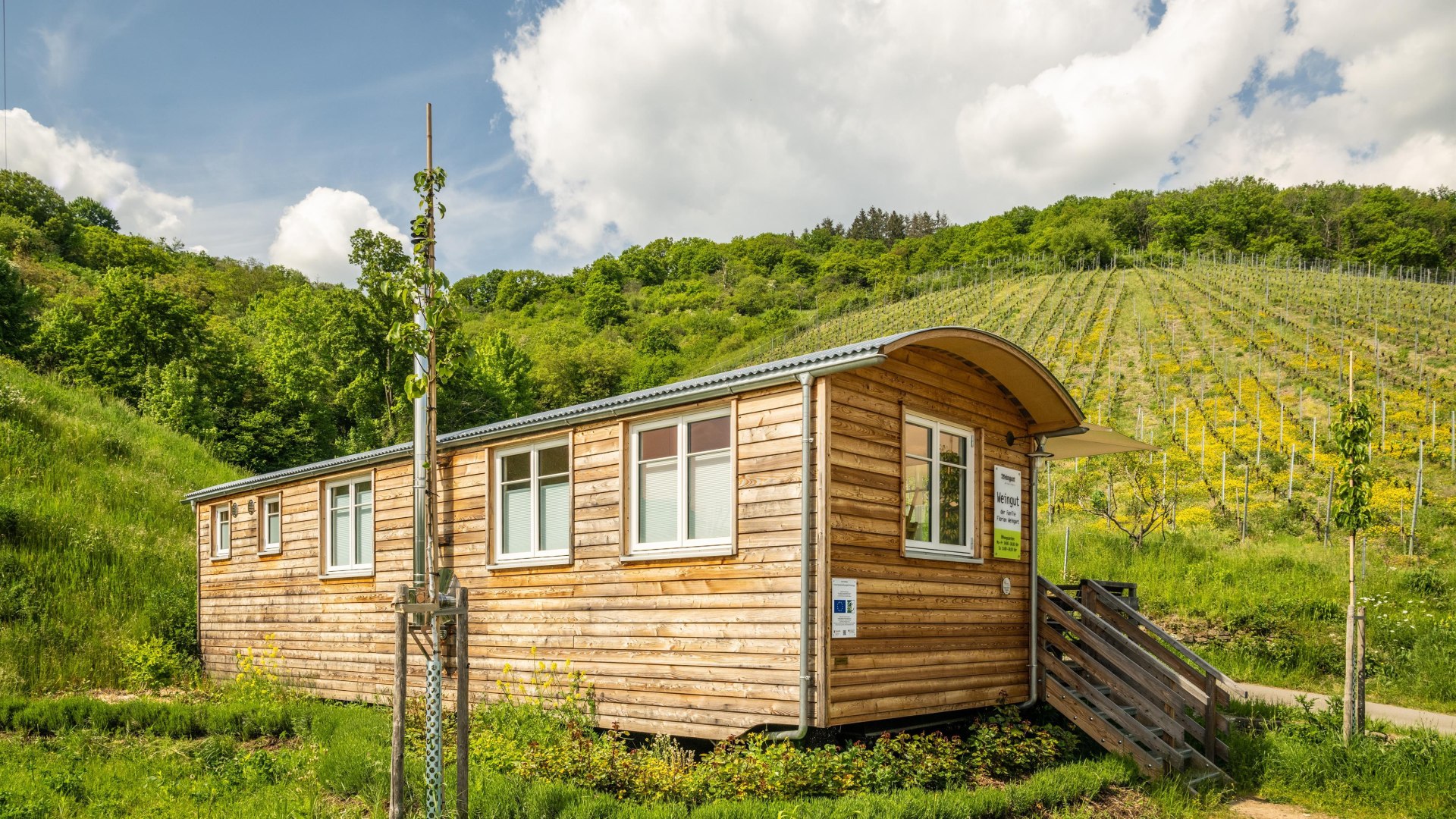 Verkaufswagen am Weingut | © Dominik Ketz