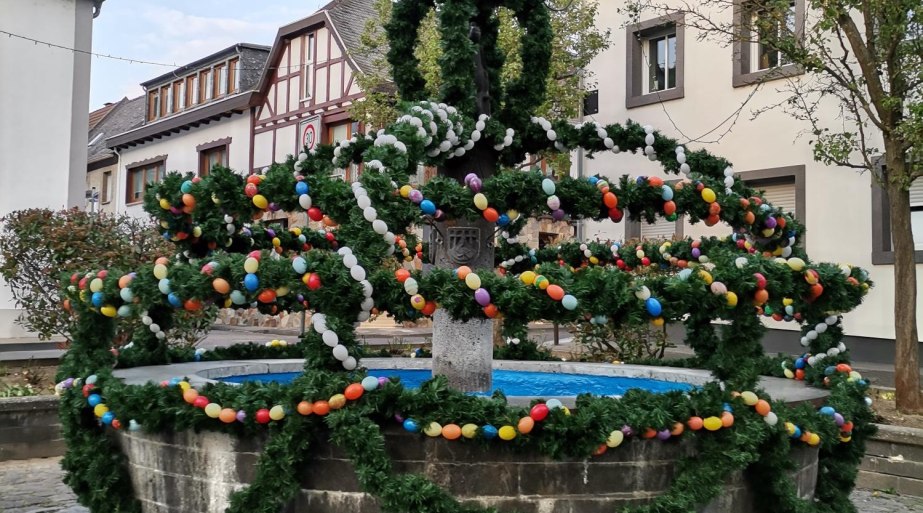 St-Martinsbrunnen als Osterbrunnen | © Rämer