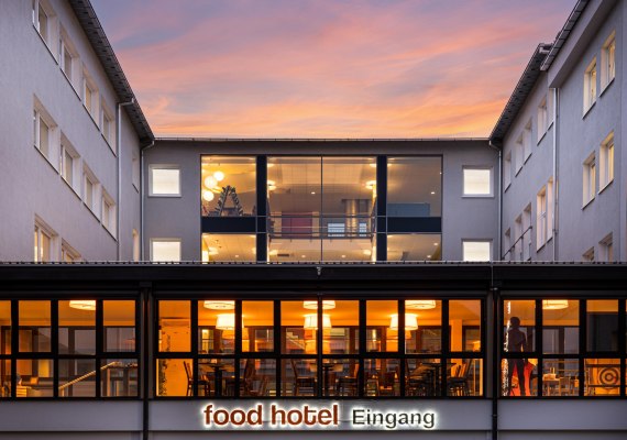 foodhotelNeuwied_Außenansicht Kopie-gerade | © Food Hotel