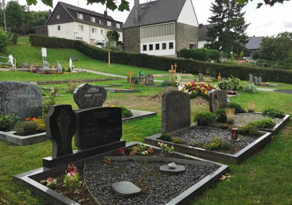 Friedhof Henschhausen unten | © Sabine Pilger