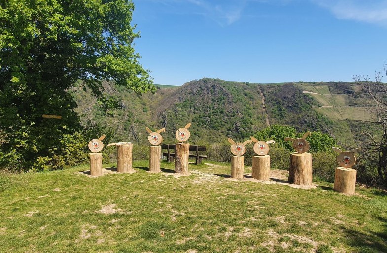 Holzfiguren "Tolle Hasen" | © T. Biersch