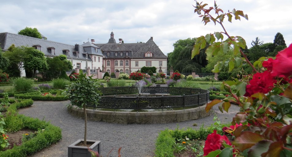 Abtei Rommersdorf mit Onrangerie und franz. Garten | © Pressebüro der Stadt Neuwied