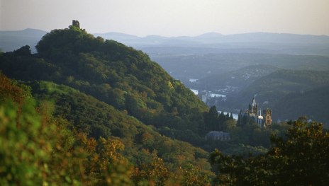 Drachenfels und Schloss Drachenburg | © Klaus-Peter Kappest, Romantischer Rhein Tourismus GmbH