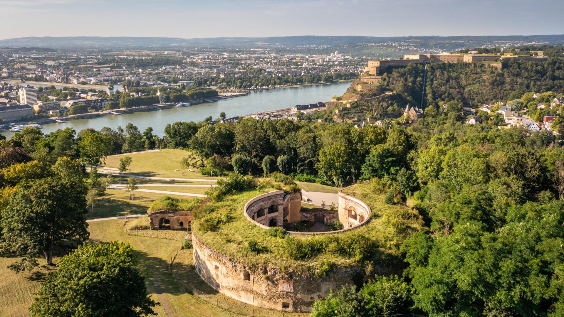 Fort Asterstein mit Festung im Hintergrund | © Koblenz-Touristik GmbH / Dominik Ketz