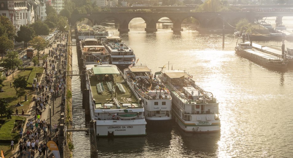 Schiffe mit Balduinbrücke im Hintergrund | © Koblenz-Touristik GmbH / Dominik Ketz