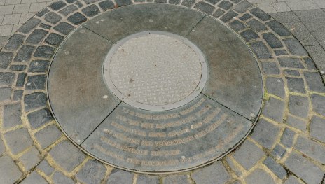 Alter Trinkwasserbrunnen  (Platte) | © Zimpfer_Photography