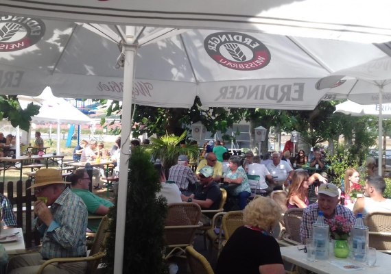 Biergarten im Sommer | © Biergarten am Hafen